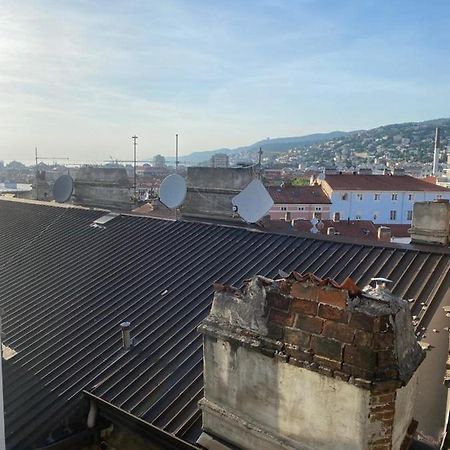 Red Dream Apartment Trieste Luaran gambar